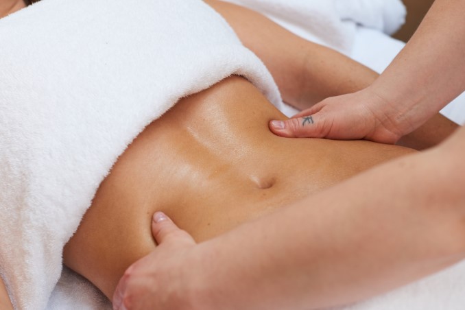 یکی از انواع ماساز‌های نوین؛ ماساژ لنفاوی (Lymphatic massage)