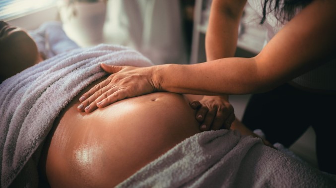 ماساژ قبل از تولد (Prenatal massage)