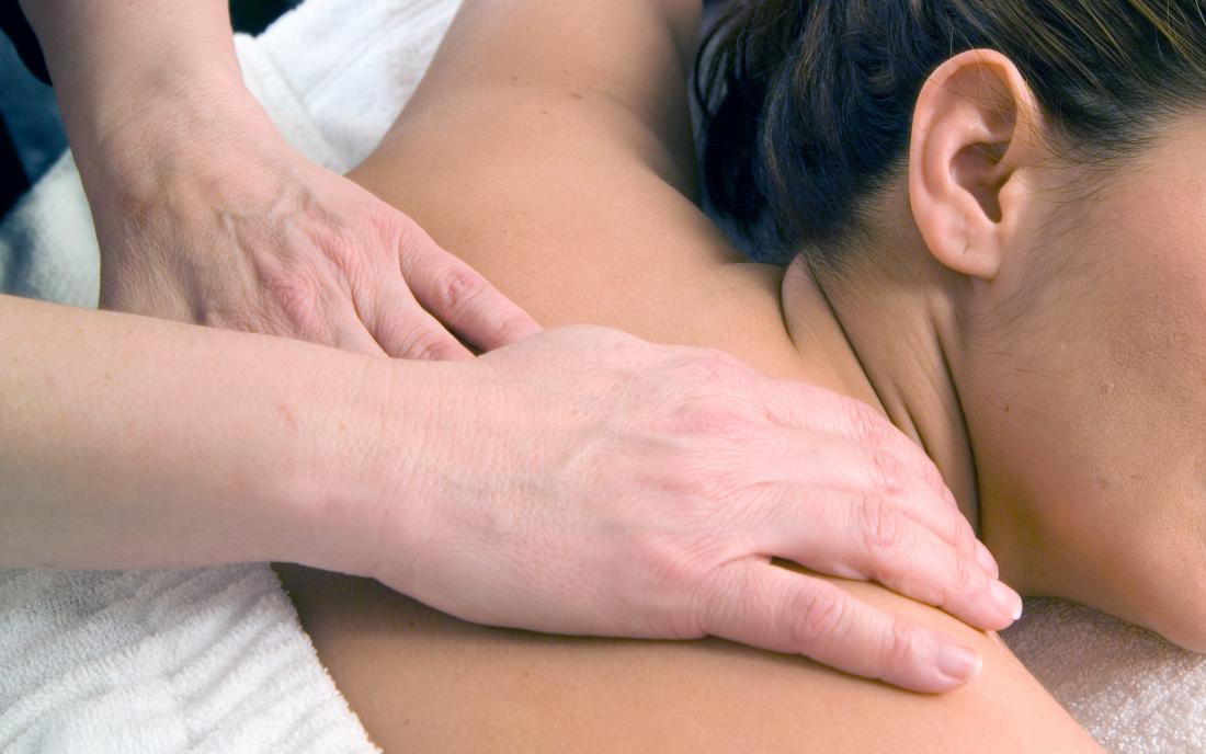 ماساژ بافت‌های عمیق (Deep tissue massage)