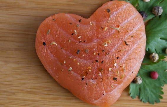کاهش خطر ابتلا به بیماری‌های قلبی با سالمون