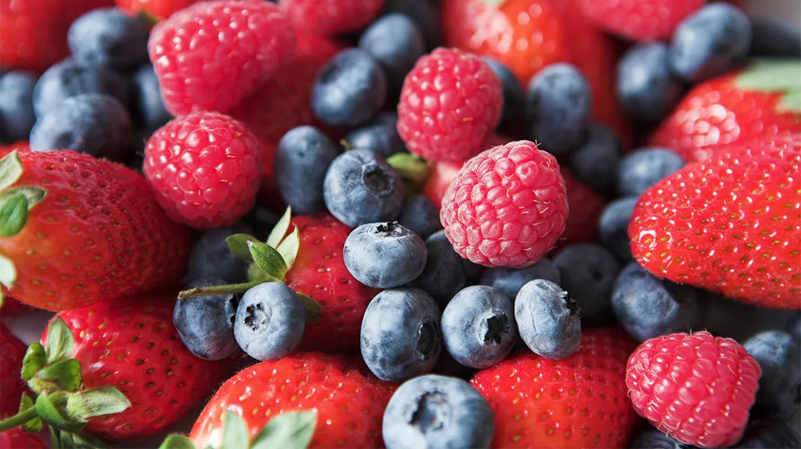 کاهش فشار خون بالا؛ 17 خوراکی مفید خانواده توت‌ها (Berries)