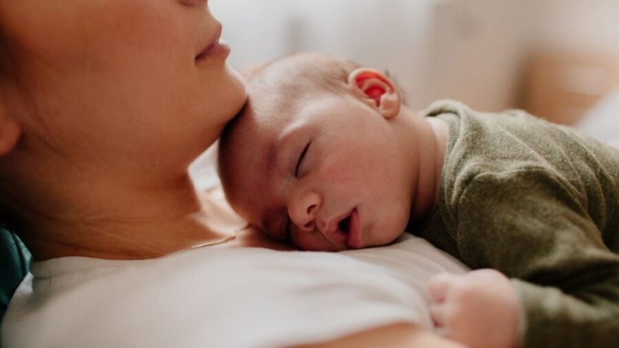 رشد و تکامل نوزادان در گرو بی‌خوابی شبانه