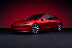 سیستم خودران تسلا توسط سه دانشجو آلمانی هک شد