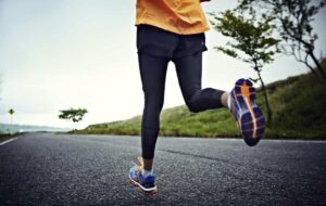انتخاب شلوار ایده‌آل برای دویدن: راهنمایی جامع برای آقایان و خانم‌ها
