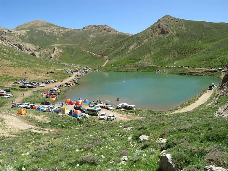 12 مکان دیدنی در سفر خاطره انگیز به جاده فیروزکوه