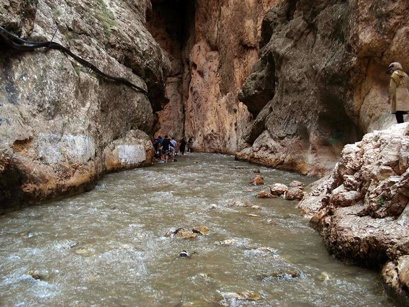 12 مکان دیدنی در سفر خاطره انگیز به جاده فیروزکوه