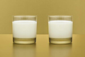 شیر پرچرب یا کم‌چرب، کدام برای قلب بهتر؟