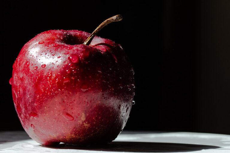 سیب با بهبود هضم و سلامت روده به کاهش وزن کمک می‌کند