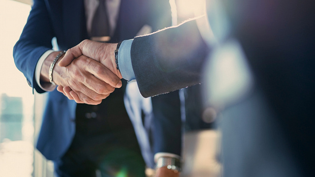 ایران و قزاقستان به سوی بورس کالای مشترک، فرصتی نو برای تجارت منطقه‌ای